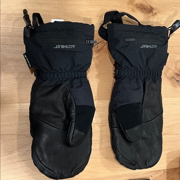 Outdoor Research Prevail Gore-Tex Heated Mittens - Picture 3 of 3
